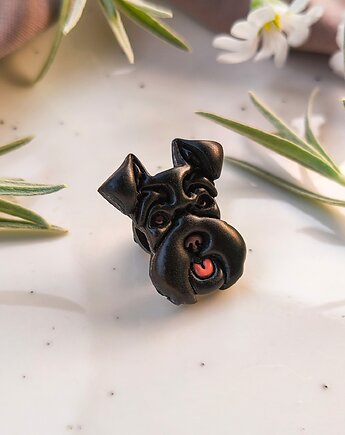 Pin piesek, przypinka z wizerunkiem psa, broszka z sznaucerem, boho, Dary Rusałki