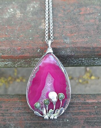 Róże, zielenie i biel - wisiorek, po drugiej stronie lustra