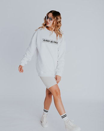 Biała bluza z czarnym napisem CLASSY AS FUCK bez kaptura, THECLASSYGIRL