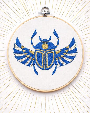 Skarabeusz w tamborku, talizman odrodzenia i twórczości., FOL studio