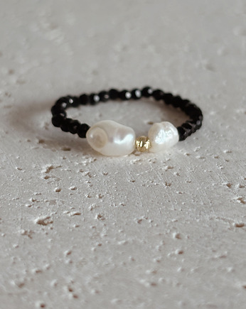 Pierścionek elastyczny Onyks i Perła, Chmolowska Jewellery