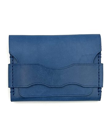 Niebieski portfel skórzany z klapką ręcznie uszyty na karty., Rkabags