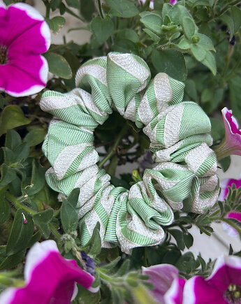 Jedwabna gumka scrunchie z upcyclingu, Lush from trash