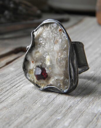 Granat w kwarcycie    - pierścionek, Beata Trotter