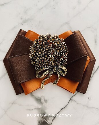 Brosza z okazałym bukietem z kwiatków z kryształkami Kwiaty, Pudrowy Różowy