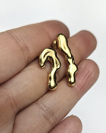 Asymetryczne organiczne kolczyki pozłacane  SMUGI, KOBELA