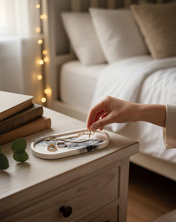 Podstawka owalna na biżuterię z gipsu polimerowego, Barwny Zakątek