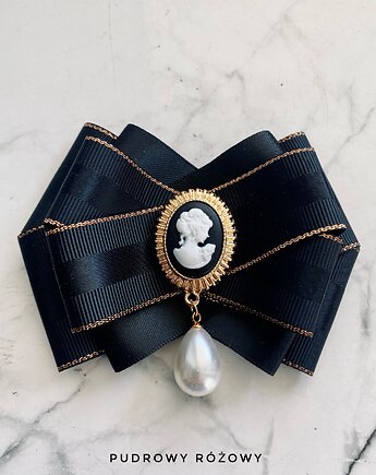 Brosza Kamea Styl Glamour Dama Kameliowa z perłą, Pudrowy Różowy