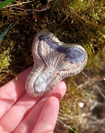 Przypinka z grzybem, Splot tapestry