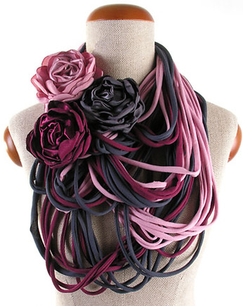 Naszyjnik dzianinowy z broszkami, milita nikonorov