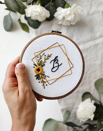 Monogram na ścianę, haftowany tamborek na prezent, obrazek z literą, PAPI studio