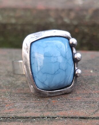 Opal niebieski - pierścionek regulowany, po drugiej stronie lustra