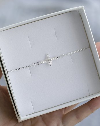 Srebrna bransoletka z różą wiatrów, Szkatułka Emi