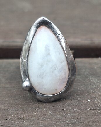 Kamień księżycowy - pierścionek regulowany, po drugiej stronie lustra