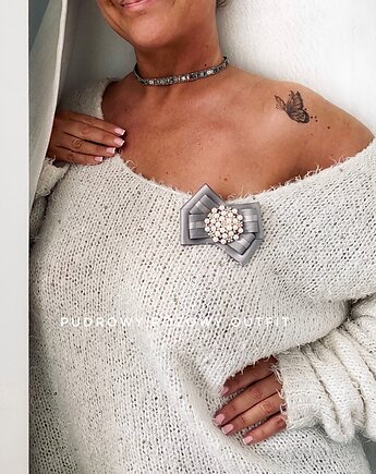 Szara Brosza   z perłami  NEW, Pudrowy Różowy