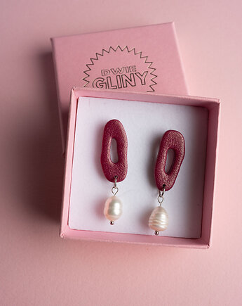 Wiszące kolczyki z perłą, Dwie Gliny