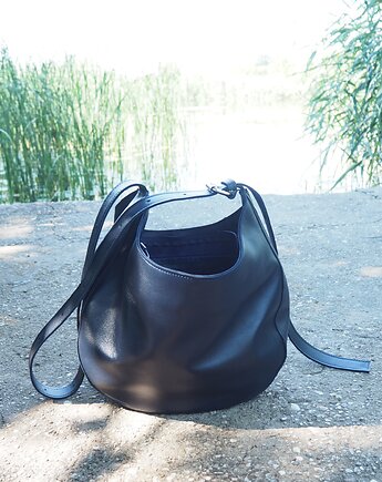 Granatowa, duża skórzana torba listonoszka, Łagoda