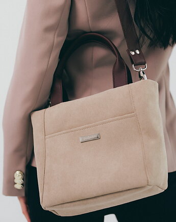 Kuferek listonoszka z wodoodpornego nubuku w kolorze beżowym, Karolina Audycka