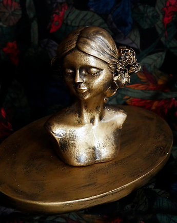 Rzeźba z gipsu złota kobieta z podstawką, wys.10 cm, JBJart Justyna Jaszke