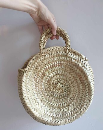 Koszyk okrągły mały pleciony z liści palmy, naniby