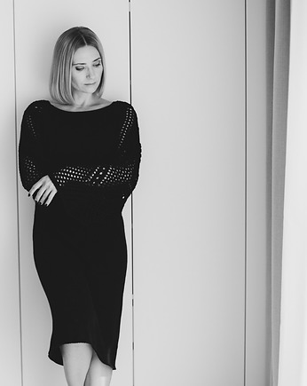Sukienka z ażurowymi rękawami czarna, BIENKOVSKA