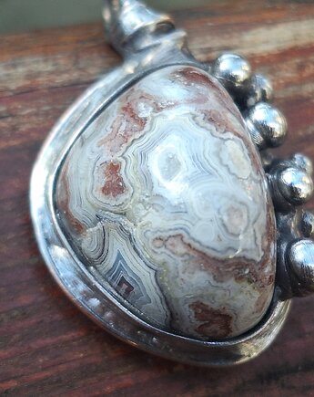 Wzory - wisiorek, po drugiej stronie lustra