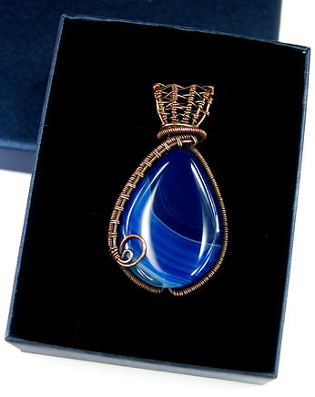 Wisiorek z  niebieskim agatem, Blue Pearl Art