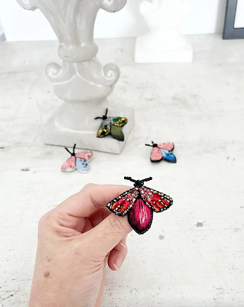 Broszka BZYK 5 ręcznie haftowana przypinka owady koraliki dzień kobiet, HAART