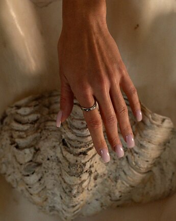 Srebrny pierścionek Simple, w hand works