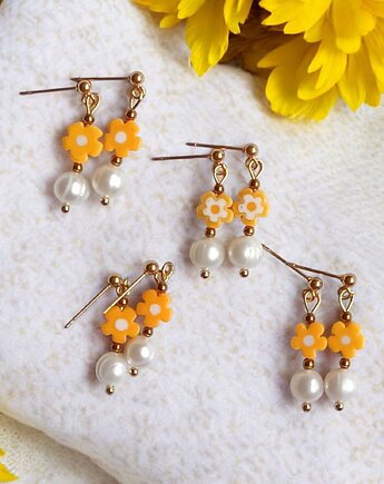 Kolczyki : DAISY : perły naturalne : drobne kolczyki : szklane kwiatuszki, kaktusia