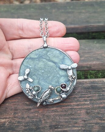 Ptak w ogródku - wisiorek, po drugiej stronie lustra