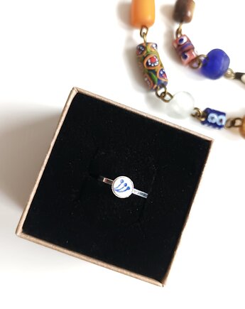 Pierścionek z kobaltowym kwiatkiem srebrny, biżuteria z talerzy