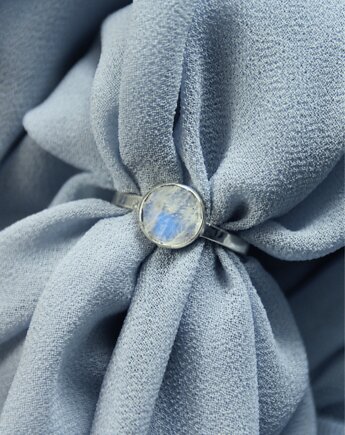 Srebrny pierścionek z kamieniem księżycowym, Her Ring Bizuteria