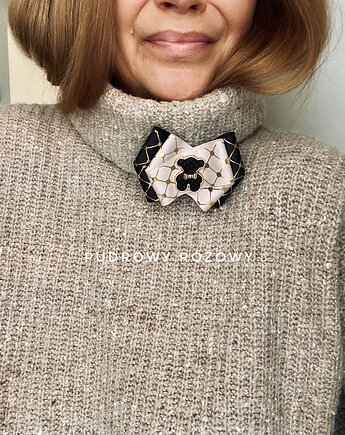 Beżowo czarna Brosza z MISIEM Nowość, Pudrowy Różowy