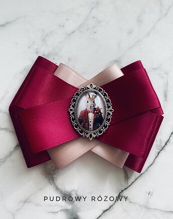 Brosza z Zającem zamkniętym pod kaboszonem NEW, Pudrowy Różowy