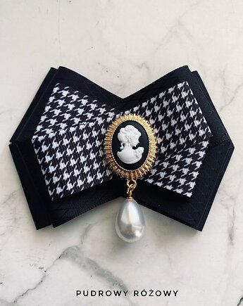 Brosza Kamea Styl Glamour Dama Kameliowa z perłą, Pudrowy Różowy