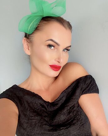 Fascynator FRESCA ZIELONY  / inne kolory, MONIKA SAXTON LUXURIOUS MILLINERY