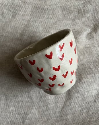 Czarka w serduszka 150ml, Cała w kurzu