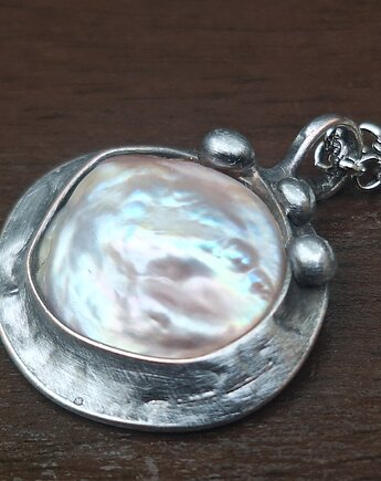 Perła po prostu - wisiorek, po drugiej stronie lustra