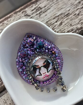 Broszka Matrioszka fioletowa, Słodka Panienka