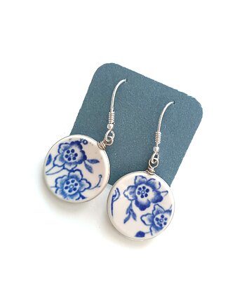Kolczyki ceramiczne w kobaltowe kwiaty, biżuteria z talerzy