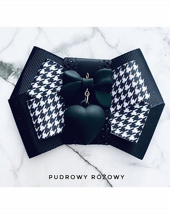 Brosza z serduszkiem i kokardką Nowość, Pudrowy Różowy