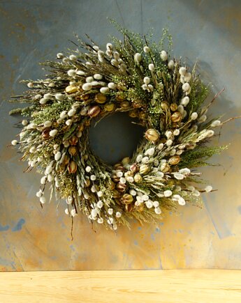 Wianek wiosenny z baziami  na drzwi lub ścianę, Rondo Kwiatowe