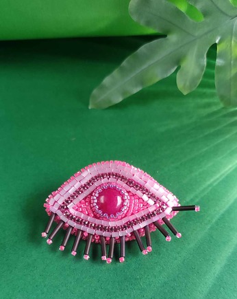 Broszka oko małe różowe z jadeitem, Iwona Bator Design