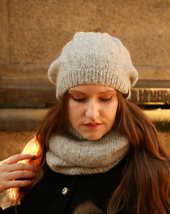 Jasnoszara czapka beretowa z wełny alpaki, Holy Alpaca Knit