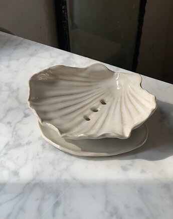 Ceramiczna Mydelniczka Muszelka Muszla z Odpływem Perłowy Gołąbek, Maison Fragile