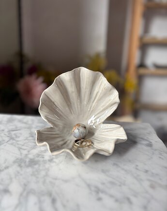 Ceramiczna Podstawka na Biżuterię Muszla Skarbiec Pearl White, Maison Fragile