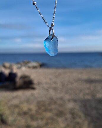 Delikatny naszyjnik z prawdziwym szkłem morskim, Atelier Cykada