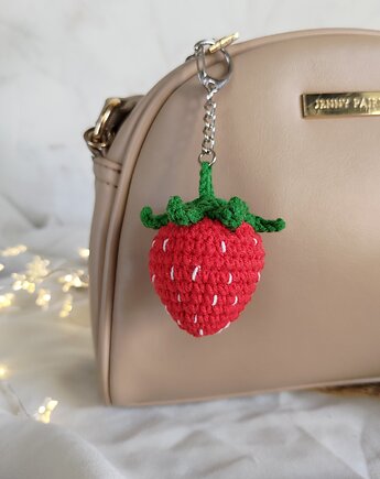 Brelok truskawka, Brelok do kluczy, Brelok dla dziecka, Zawieszka truskawka, EcoToysByNastya