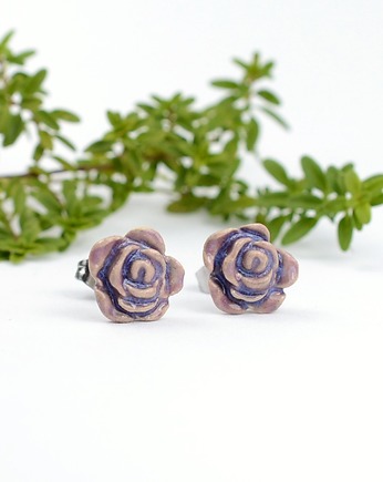 Ceramiczne róże fiioletowe- kolczyki sztyfty 3d, Dorca